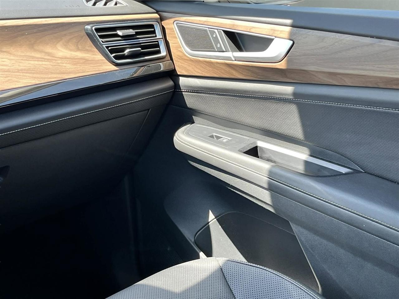 Volkswagen Atlas SE w/Technology 2025