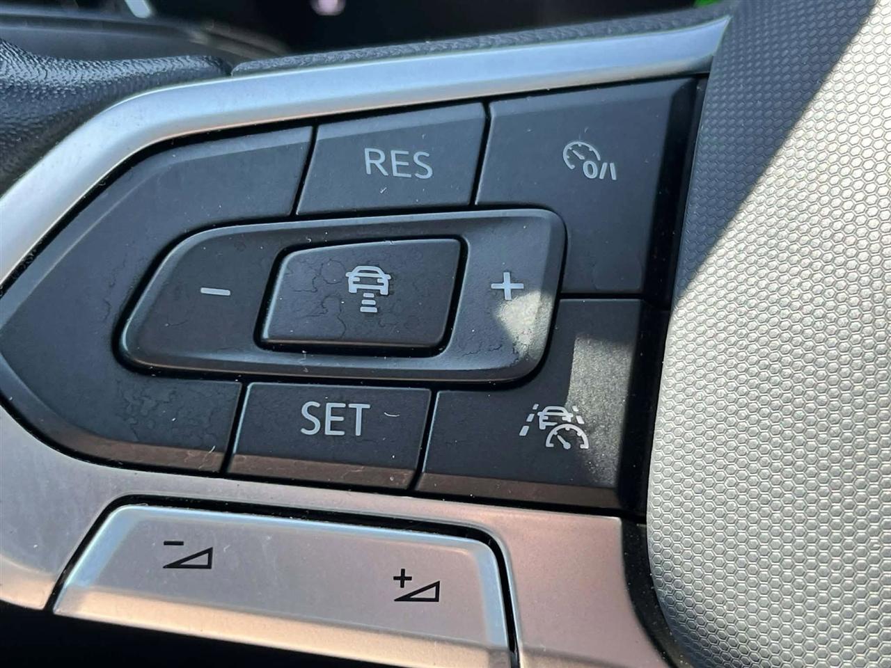 Volkswagen Jetta SE 2024
