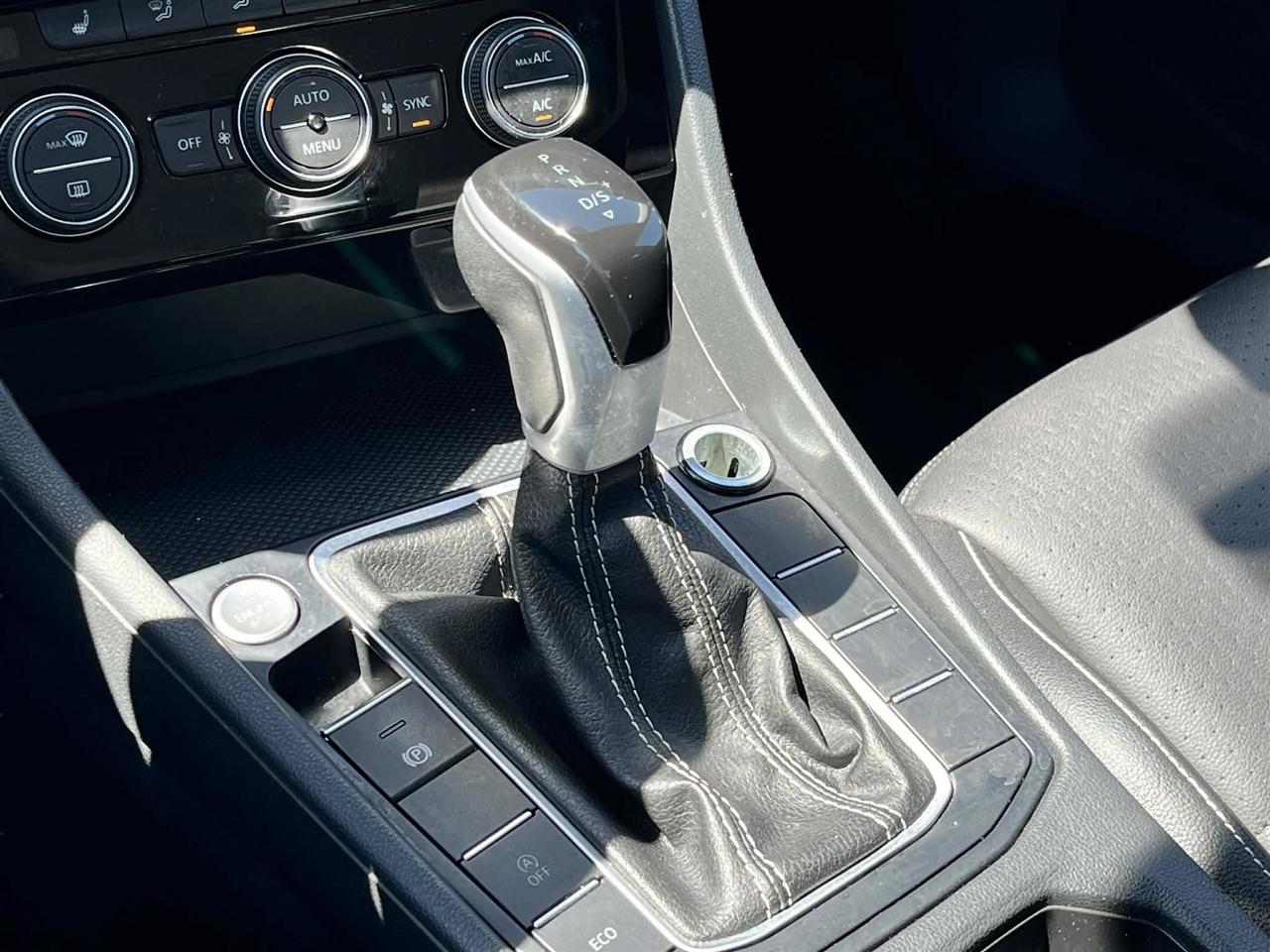 Volkswagen Jetta SE 2024