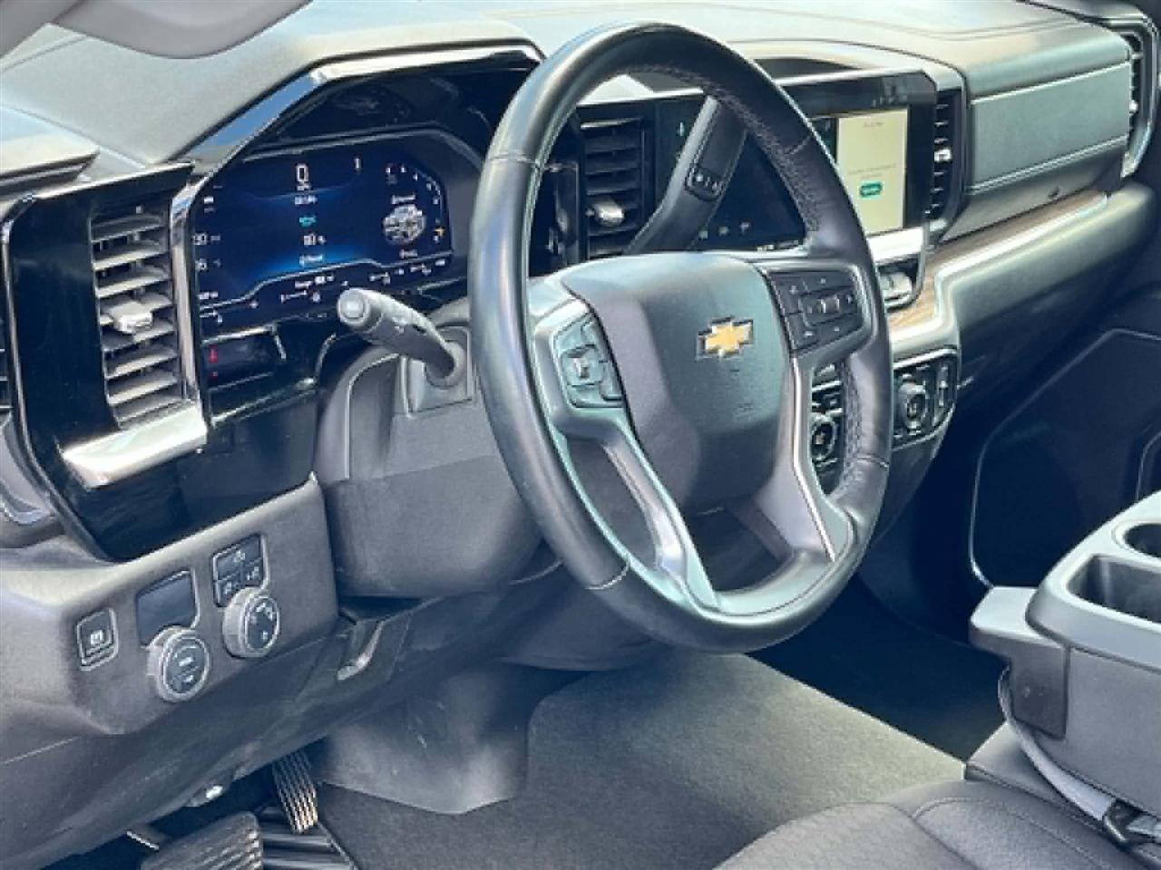 Chevrolet Silverado 1500 LT Crew Cab 2WD 2025