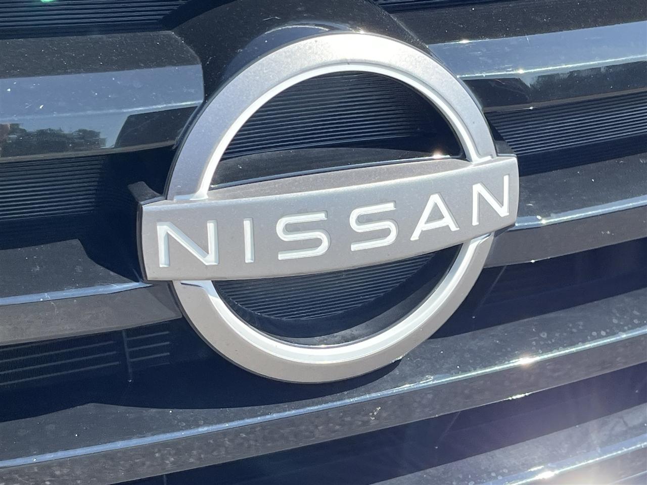 Nissan Pathfinder SV 2024