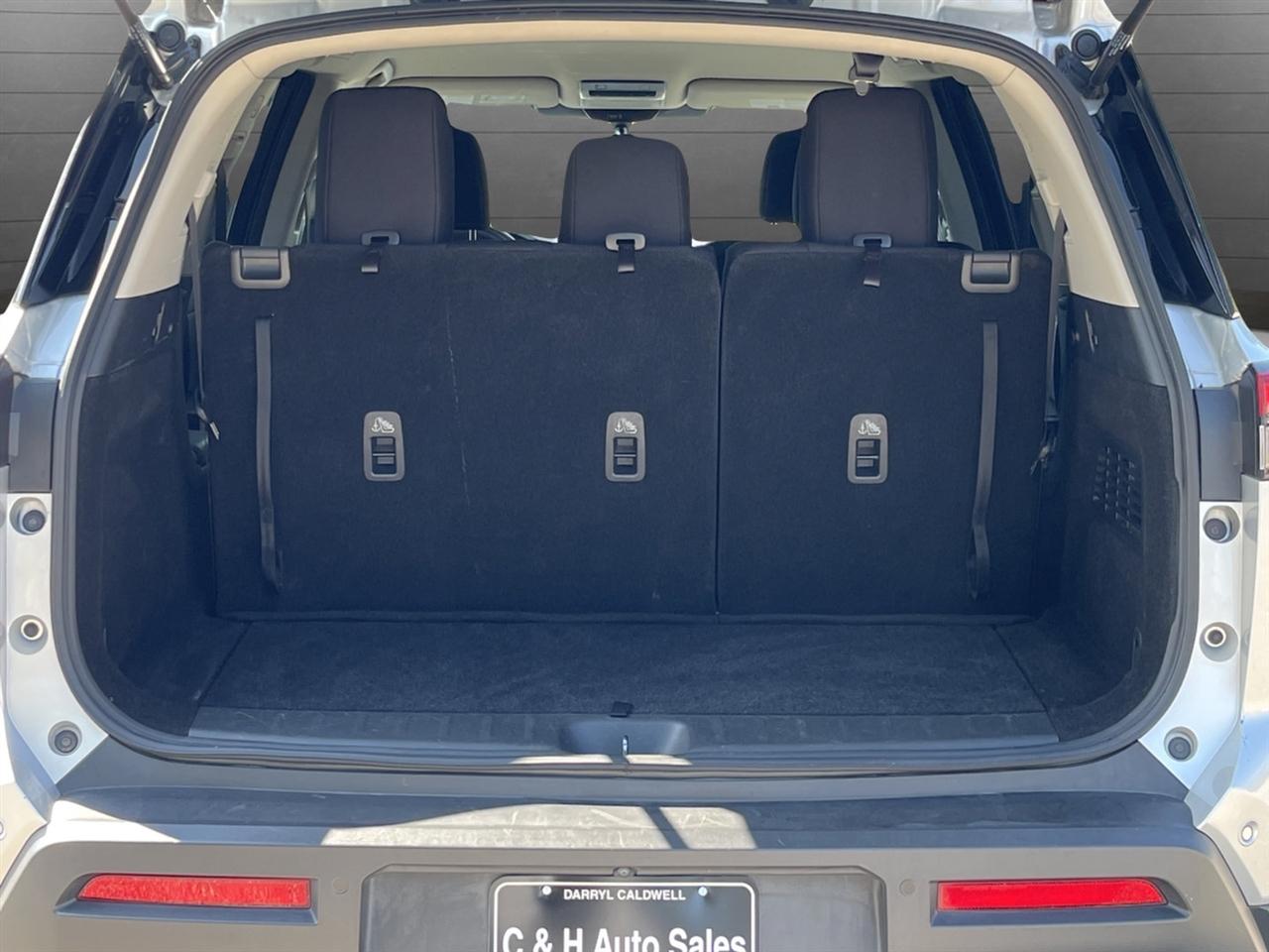 Nissan Pathfinder SV 2024