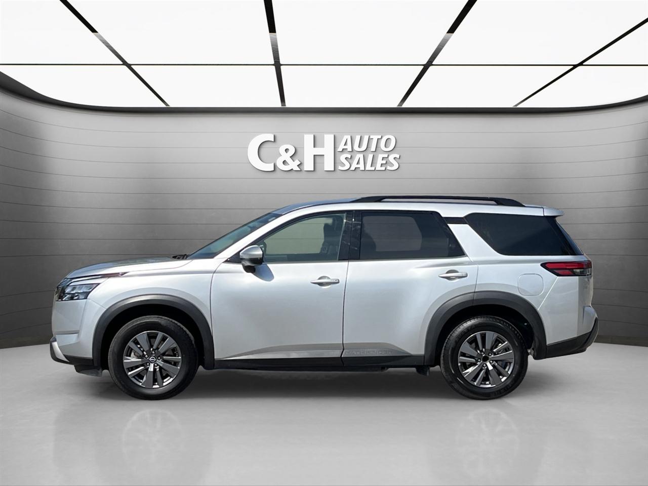 Nissan Pathfinder SV 2024