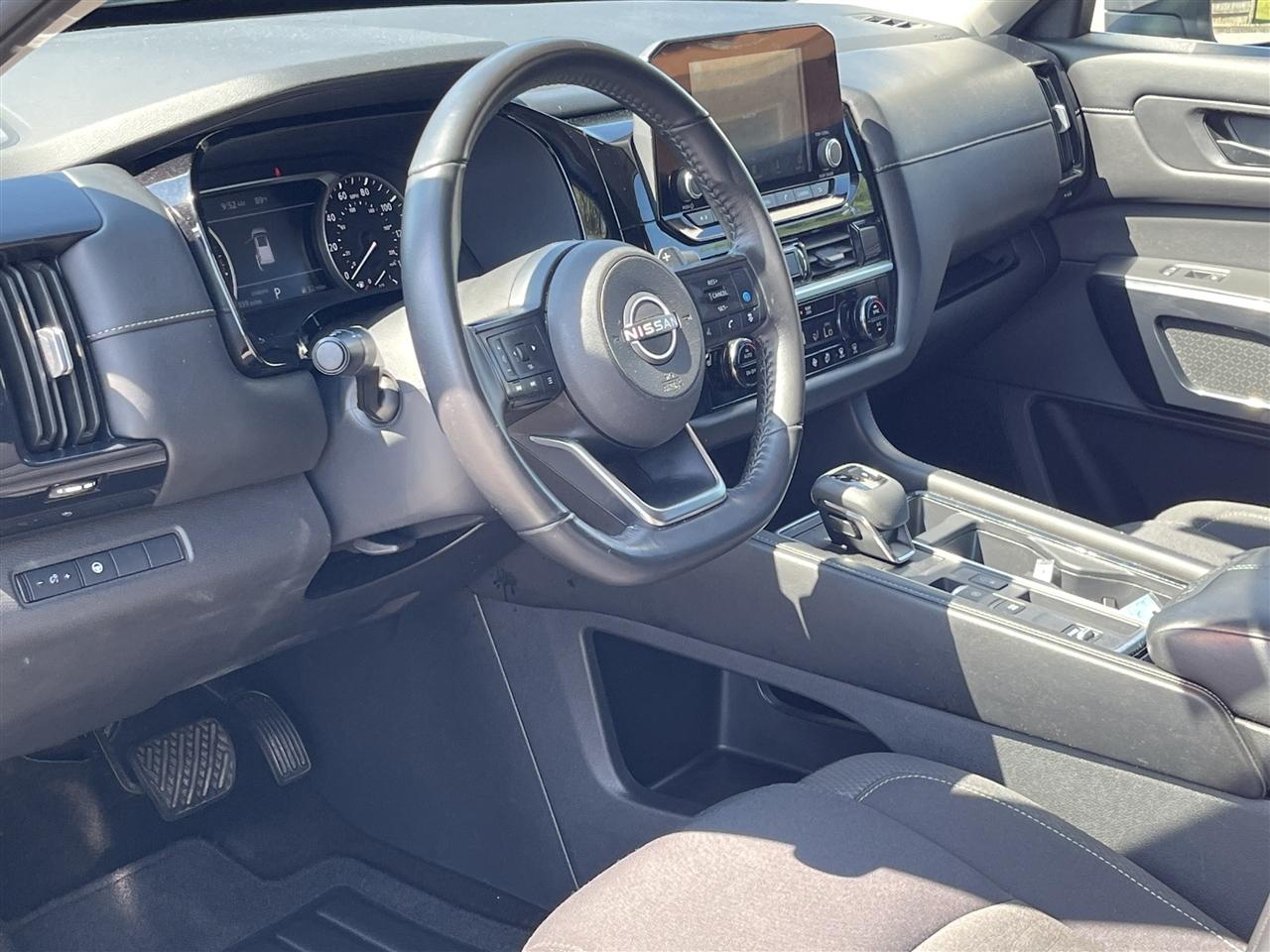 Nissan Pathfinder SV 2024