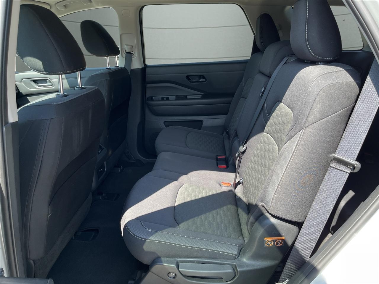 Nissan Pathfinder SV 2024