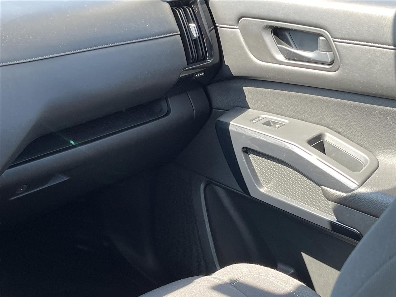 Nissan Pathfinder SV 2024