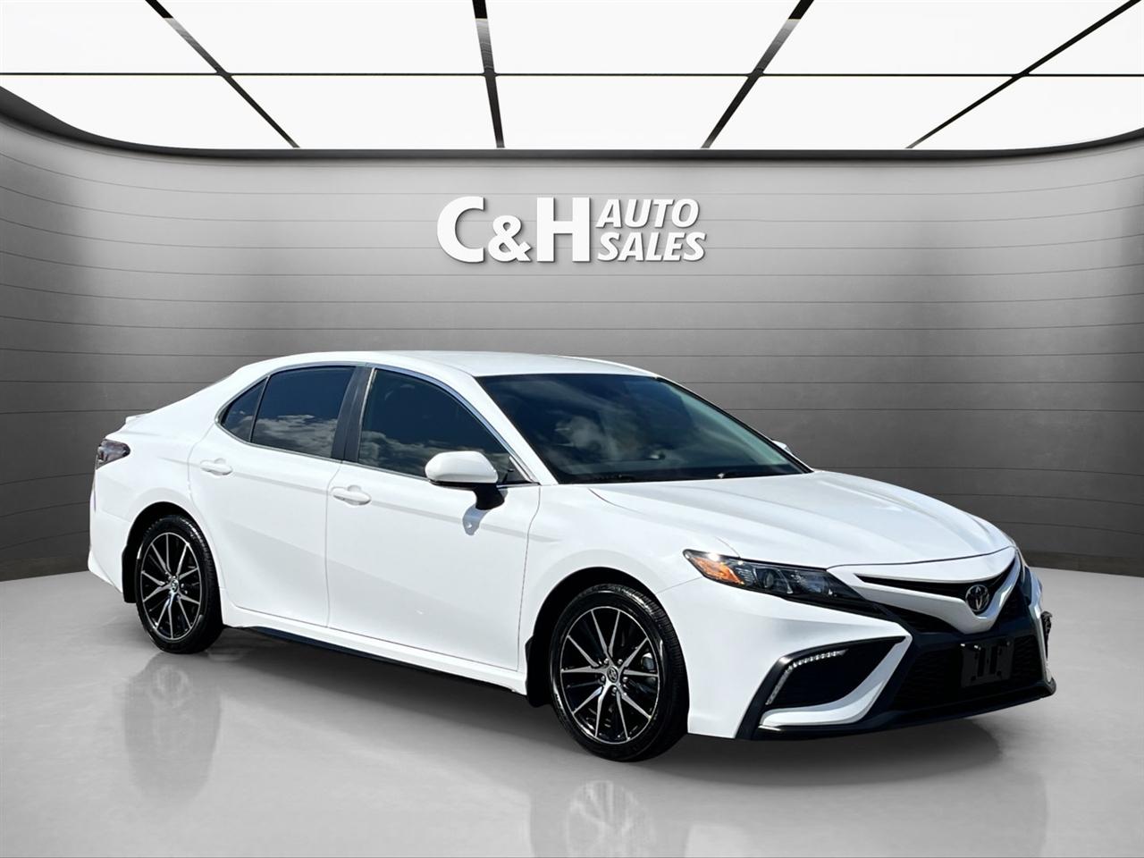 Toyota Camry SE 2024