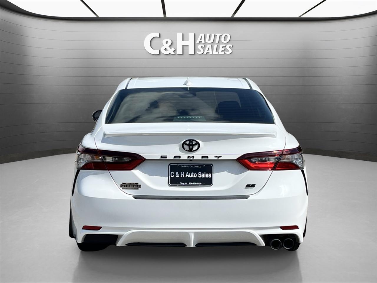 Toyota Camry SE 2024