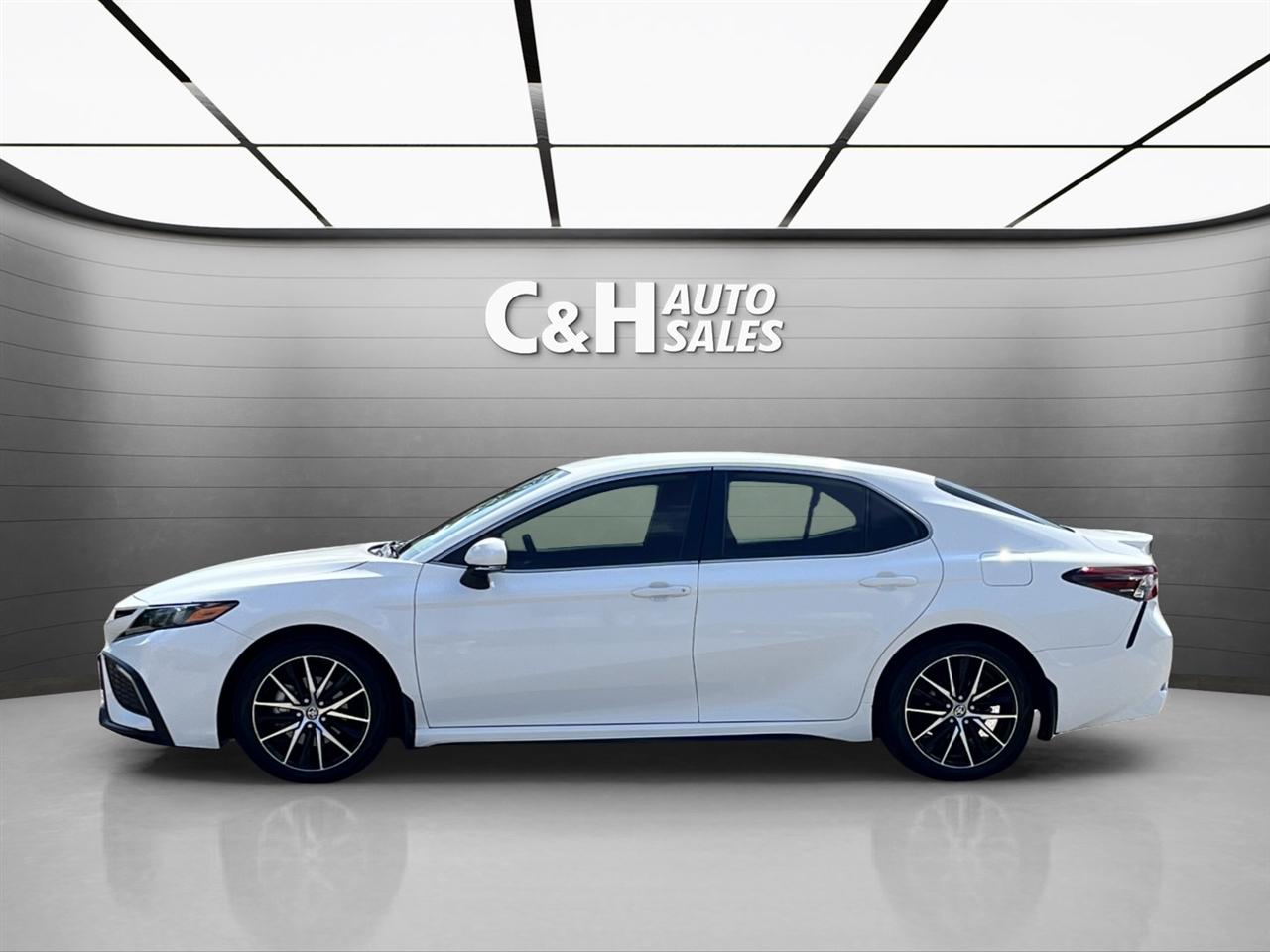 Toyota Camry SE 2024
