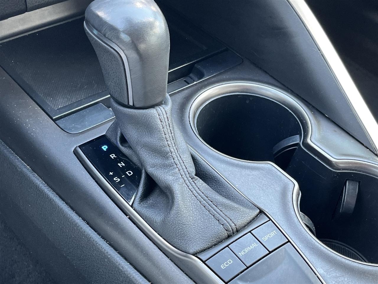 Toyota Camry SE 2024