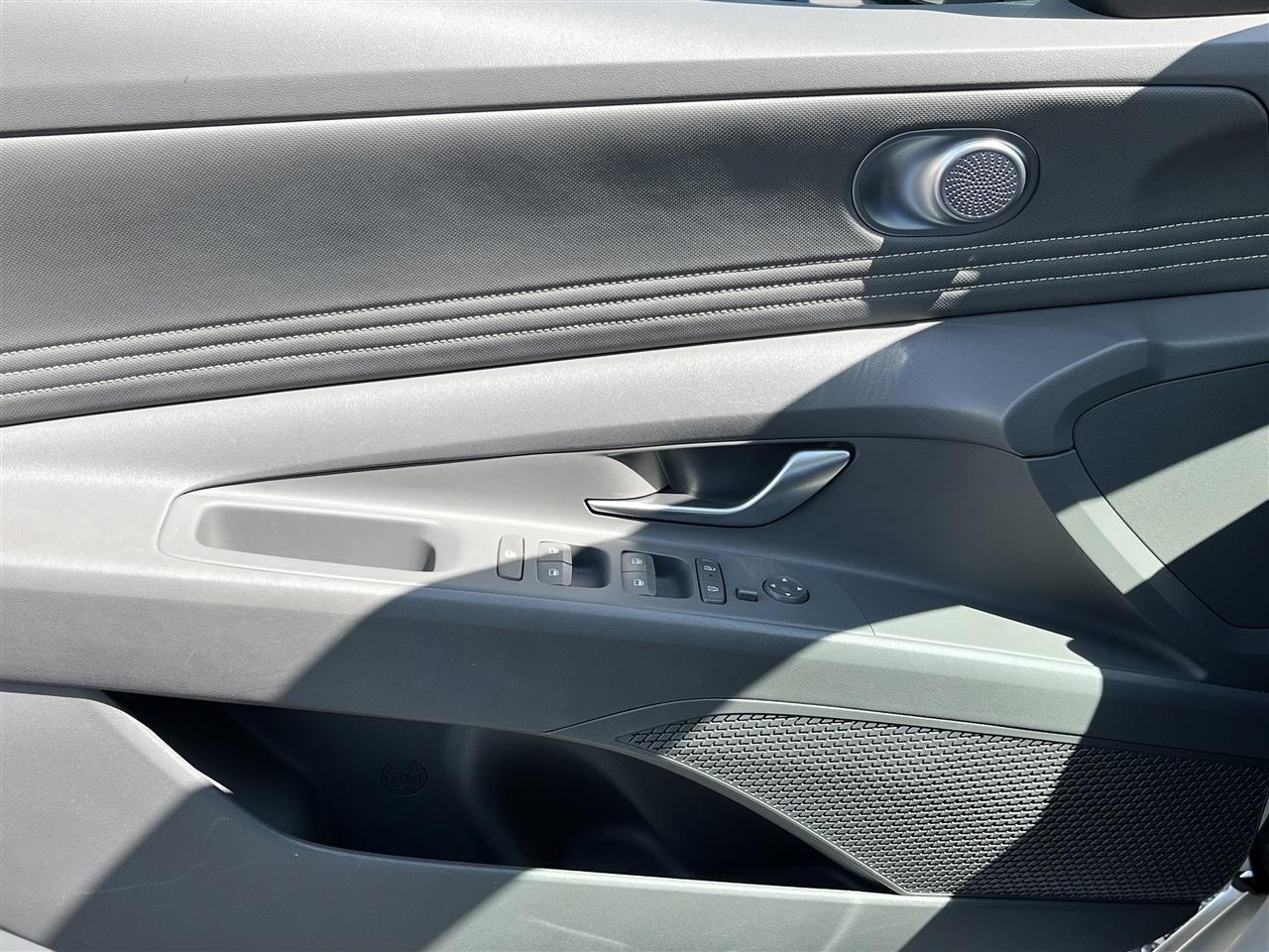 Hyundai Elantra SEL Convenience 2025