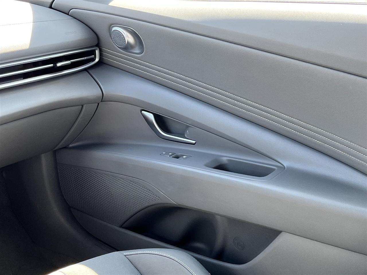 Hyundai Elantra SEL Convenience 2025