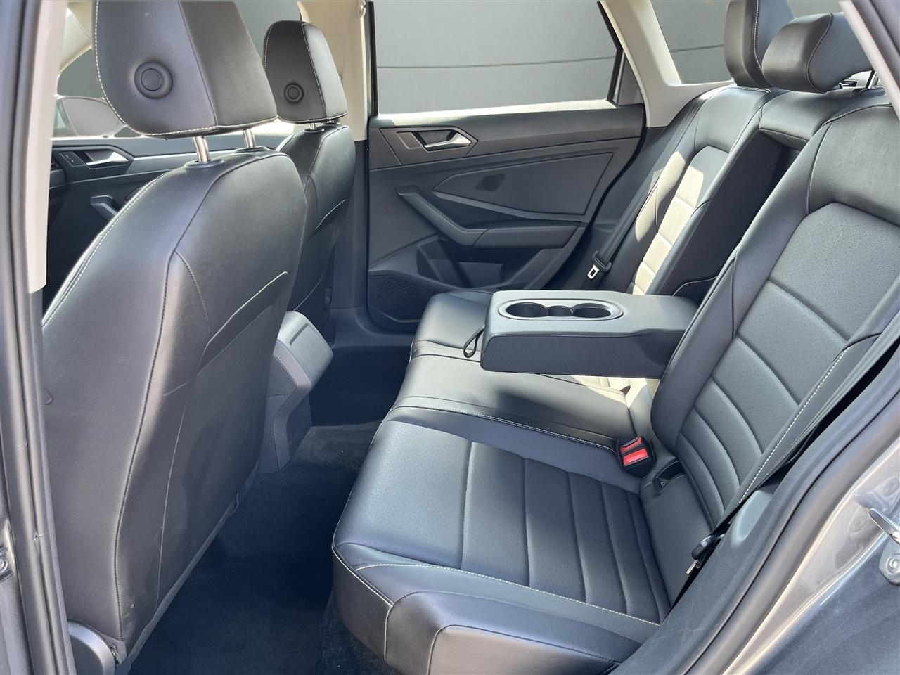Volkswagen Jetta SE 2024