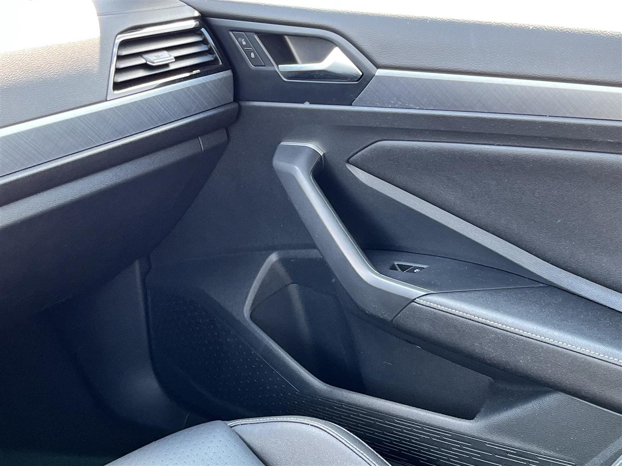 Volkswagen Jetta SE 2024