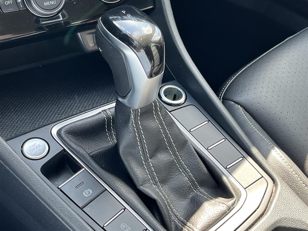 Volkswagen Jetta SE 2024