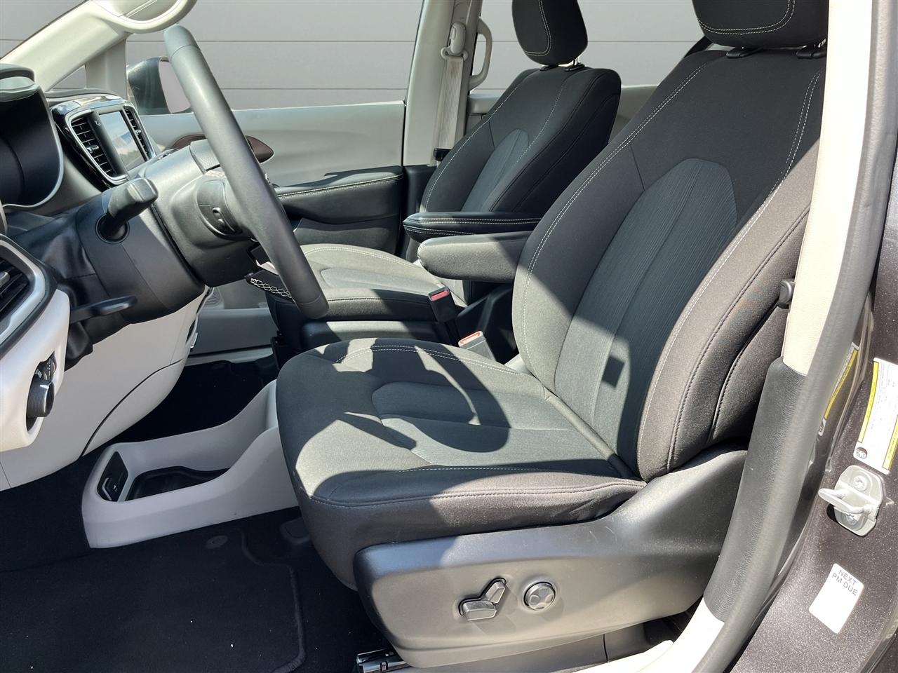 Chrysler Voyager LX 2023