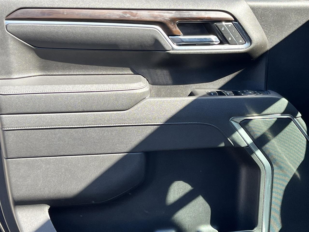 GMC Sierra 1500 SLT Crew Cab 2WD 2025
