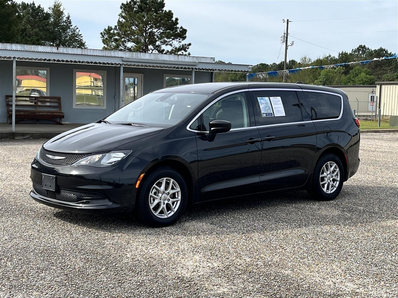 2023 Chrysler Voyager LX