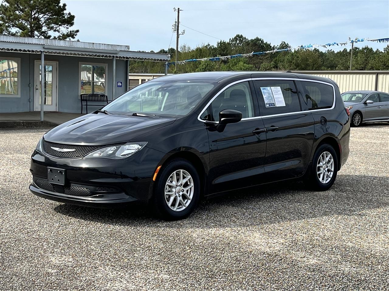 2023 Chrysler Voyager LX