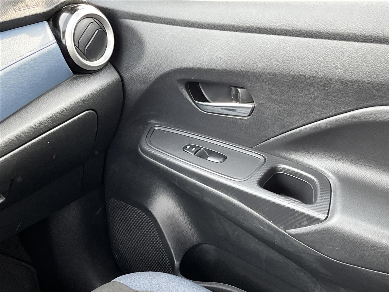 Nissan Versa SV 2025