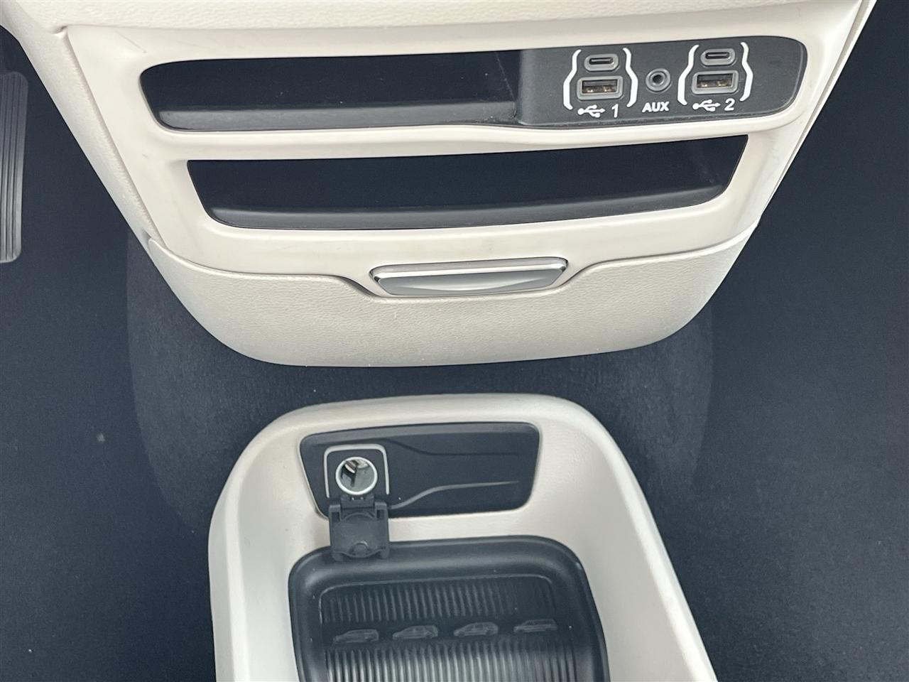 Chrysler Voyager LX 2023