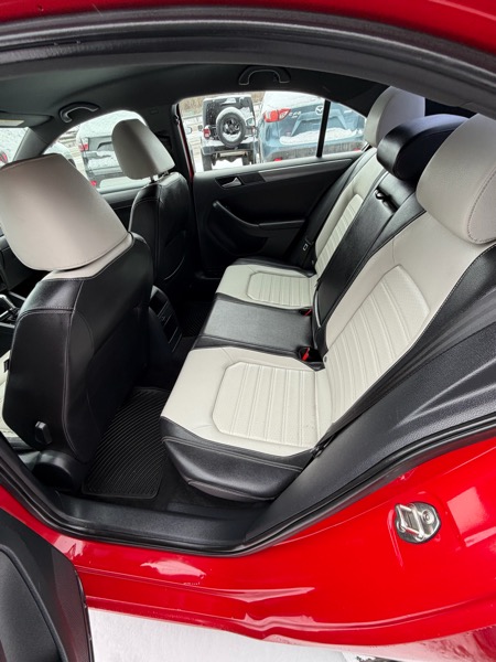 Volkswagen Jetta SE 6A 2016