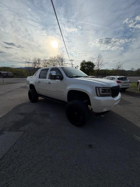Chevrolet Avalanche LTZ 4WD 2011
