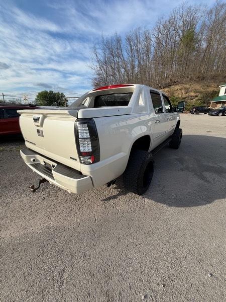 Chevrolet Avalanche LTZ 4WD 2011