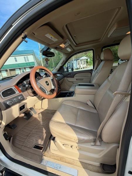 Chevrolet Avalanche LTZ 4WD 2011