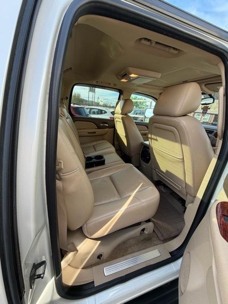 Chevrolet Avalanche LTZ 4WD 2011