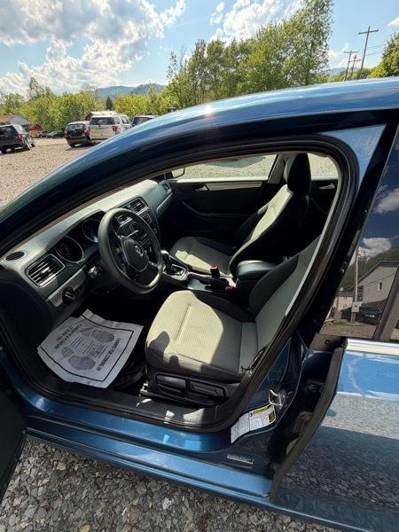 Volkswagen Jetta 1.4T S 6A 2017