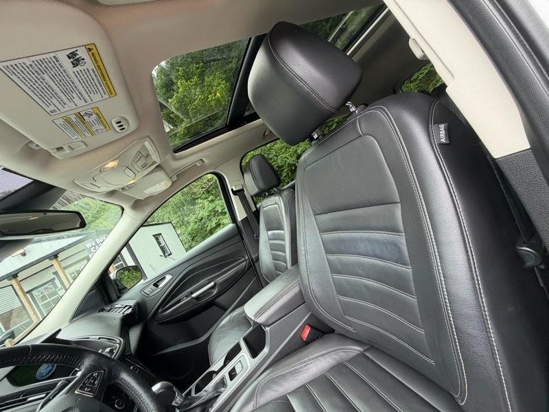 Ford Escape Titanium 4WD 2017