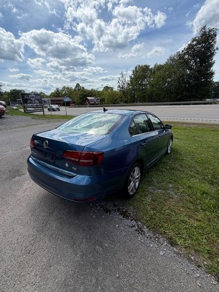 Volkswagen Jetta 1.8T SEL 6A 2017