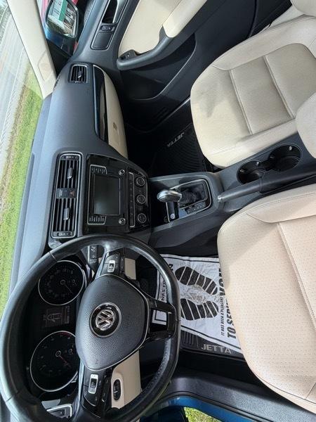 Volkswagen Jetta 1.8T SEL 6A 2017