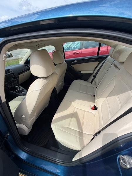 Volkswagen Jetta 1.8T SEL 6A 2017
