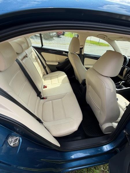 Volkswagen Jetta 1.8T SEL 6A 2017