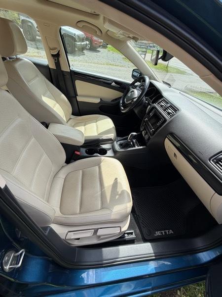 Volkswagen Jetta 1.8T SEL 6A 2017