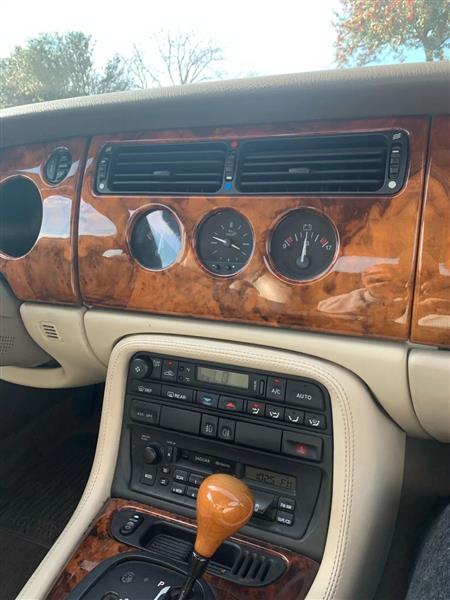 Jaguar XK8  1997 Jaguar XK8  1997