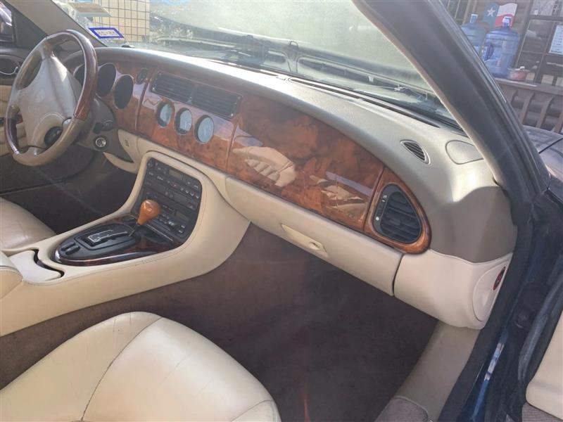 Jaguar XK8  1997 Jaguar XK8  1997