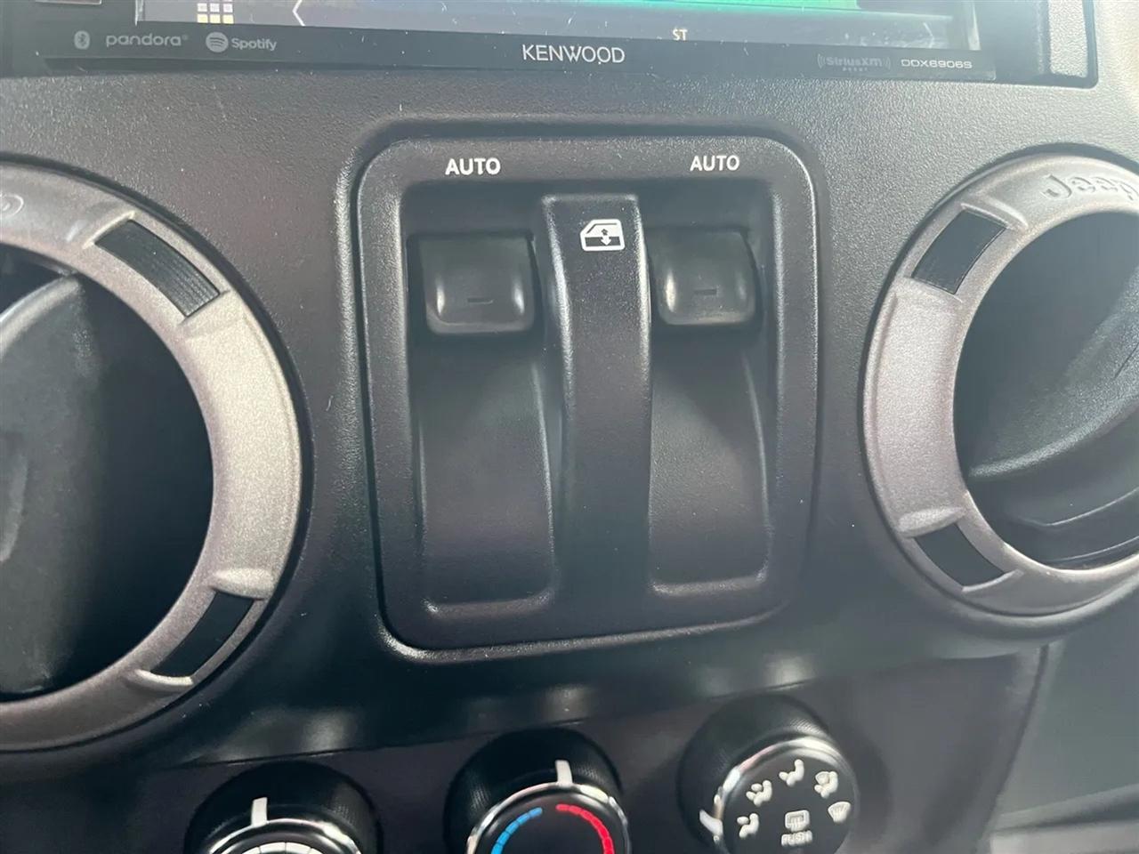 Jeep Wrangler Sport 4WD 2015