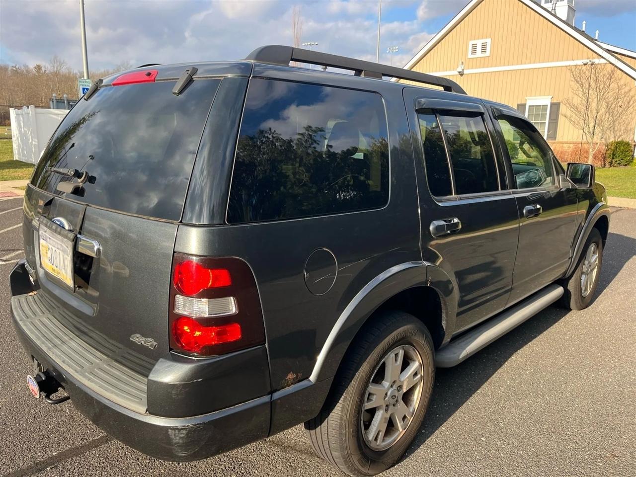 Ford Explorer XLT 4.0L 4WD 2010