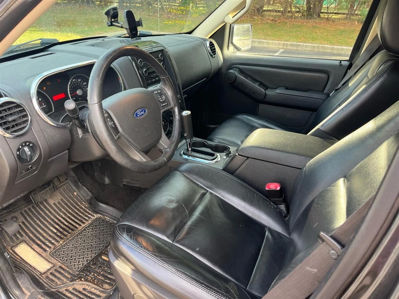 Ford Explorer XLT 4.0L 4WD 2010