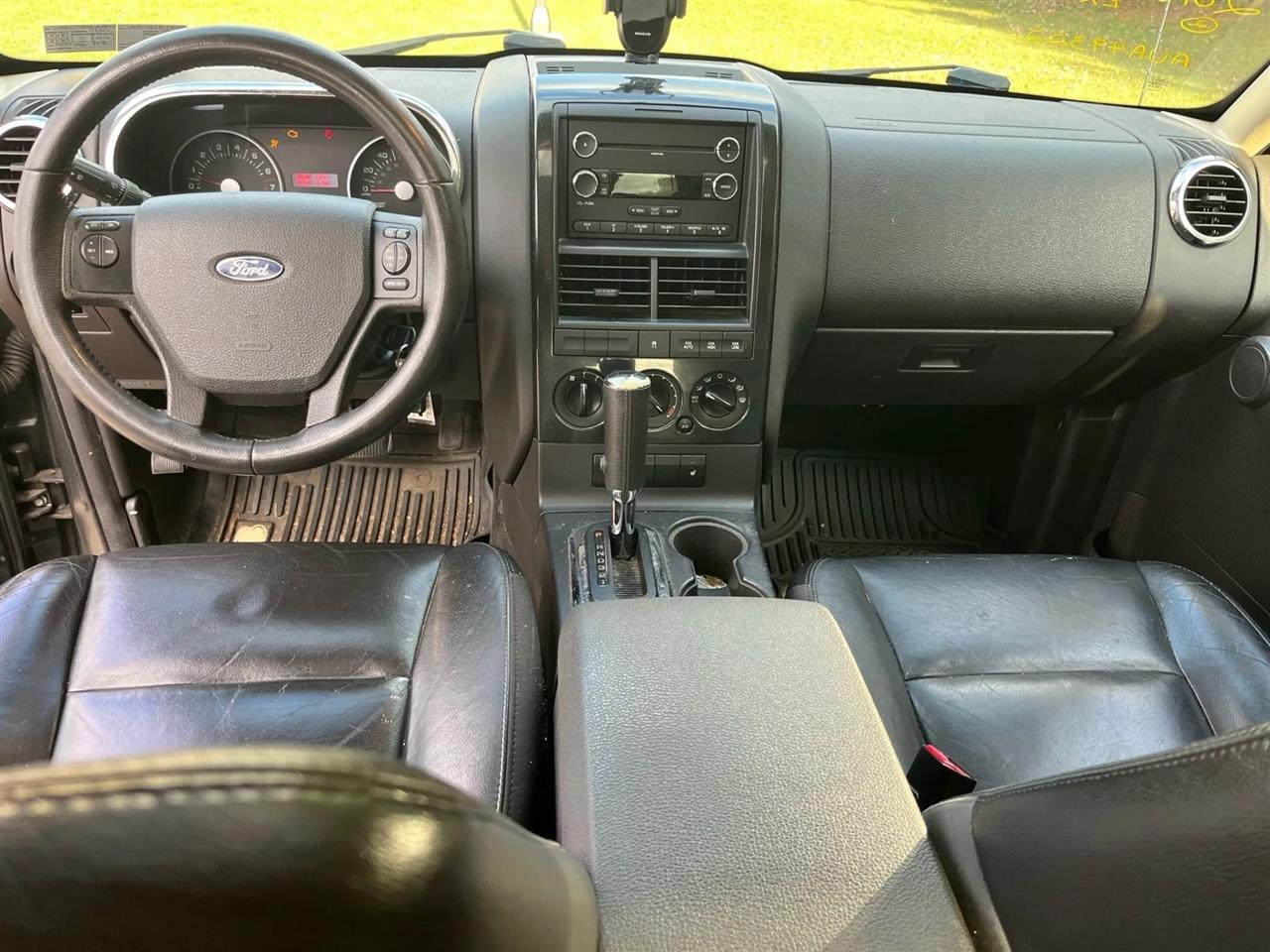 Ford Explorer XLT 4.0L 4WD 2010