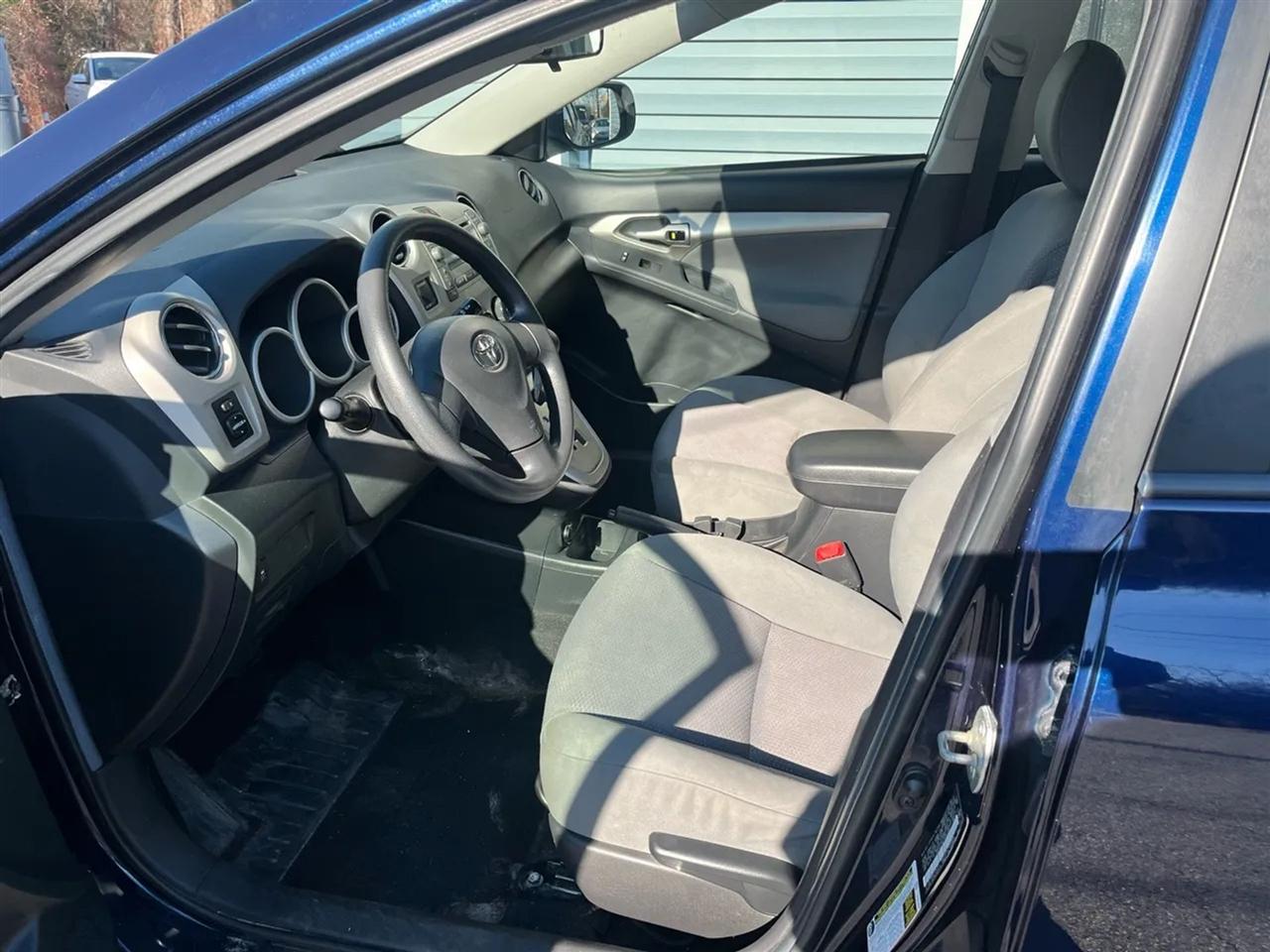 Toyota Matrix Base 4-Speed AT 2010