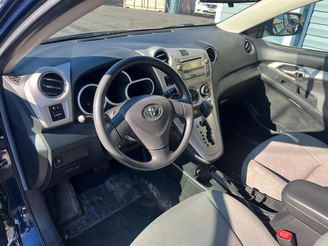 Toyota Matrix Base 4-Speed AT 2010