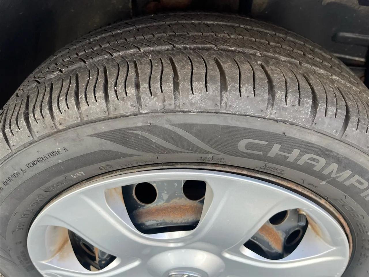 Toyota Matrix Base 4-Speed AT 2010