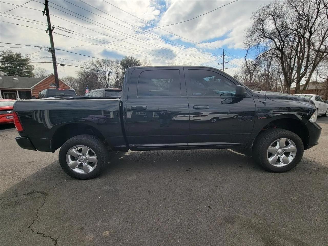 RAM 1500 Tradesman Crew Cab SWB 4WD 2015