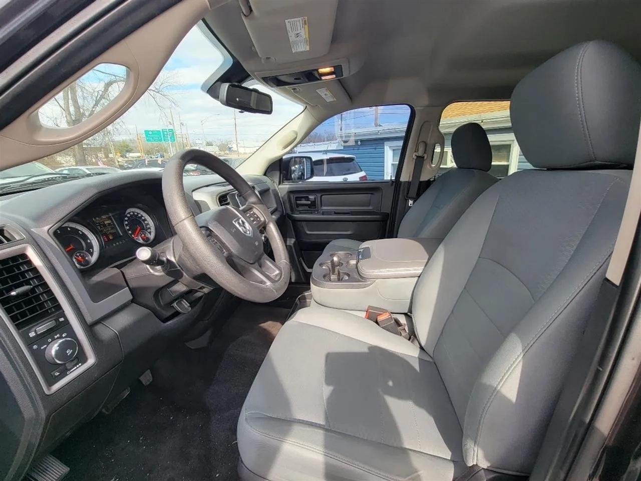 RAM 1500 Tradesman Crew Cab SWB 4WD 2015