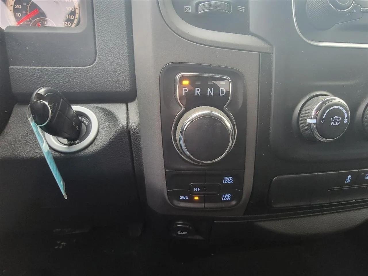 RAM 1500 Tradesman Crew Cab SWB 4WD 2015