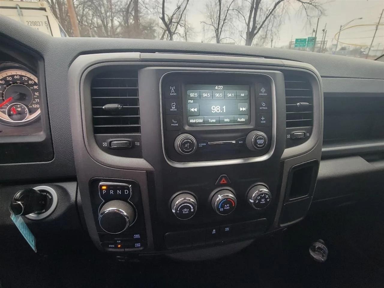 RAM 1500 Tradesman Crew Cab SWB 4WD 2015